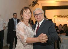Foto de la galería: Una boda religiosa en la Iglesia Santos Mártires coronó la historia de amor de Luciana y Hugo