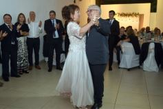 Foto de la galería: Una boda religiosa en la Iglesia Santos Mártires coronó la historia de amor de Luciana y Hugo