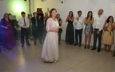 Foto de la galería: Una boda religiosa en la Iglesia Santos Mártires coronó la historia de amor de Luciana y Hugo