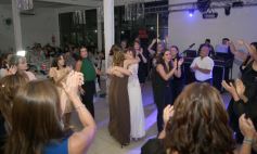 Foto de la galería: Una boda religiosa en la Iglesia Santos Mártires coronó la historia de amor de Luciana y Hugo
