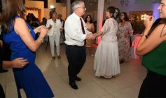 Foto de la galería: Una boda religiosa en la Iglesia Santos Mártires coronó la historia de amor de Luciana y Hugo