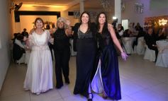 Foto de la galería: Una boda religiosa en la Iglesia Santos Mártires coronó la historia de amor de Luciana y Hugo