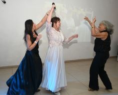 Foto de la galería: Una boda religiosa en la Iglesia Santos Mártires coronó la historia de amor de Luciana y Hugo