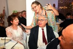 Foto de la galería: Una boda religiosa en la Iglesia Santos Mártires coronó la historia de amor de Luciana y Hugo