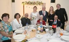 Foto de la galería: Una boda religiosa en la Iglesia Santos Mártires coronó la historia de amor de Luciana y Hugo