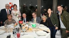 Foto de la galería: Una boda religiosa en la Iglesia Santos Mártires coronó la historia de amor de Luciana y Hugo