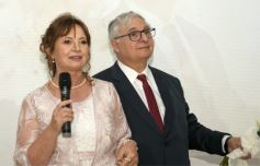 Foto de la galería: Una boda religiosa en la Iglesia Santos Mártires coronó la historia de amor de Luciana y Hugo