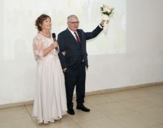 Foto de la galería: Una boda religiosa en la Iglesia Santos Mártires coronó la historia de amor de Luciana y Hugo