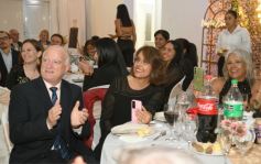 Foto de la galería: Una boda religiosa en la Iglesia Santos Mártires coronó la historia de amor de Luciana y Hugo
