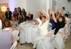 Foto de la galería: Una boda religiosa en la Iglesia Santos Mártires coronó la historia de amor de Luciana y Hugo