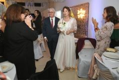 Foto de la galería: Una boda religiosa en la Iglesia Santos Mártires coronó la historia de amor de Luciana y Hugo