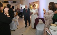 Foto de la galería: Una boda religiosa en la Iglesia Santos Mártires coronó la historia de amor de Luciana y Hugo
