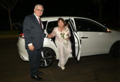 Foto de la galería: Una boda religiosa en la Iglesia Santos Mártires coronó la historia de amor de Luciana y Hugo
