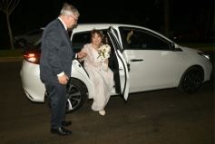 Foto de la galería: Una boda religiosa en la Iglesia Santos Mártires coronó la historia de amor de Luciana y Hugo