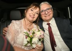Foto de la galería: Una boda religiosa en la Iglesia Santos Mártires coronó la historia de amor de Luciana y Hugo