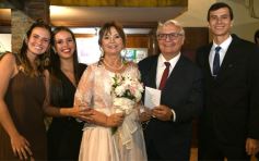 Foto de la galería: Una boda religiosa en la Iglesia Santos Mártires coronó la historia de amor de Luciana y Hugo