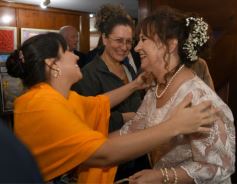 Foto de la galería: Una boda religiosa en la Iglesia Santos Mártires coronó la historia de amor de Luciana y Hugo