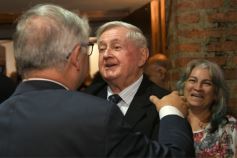 Foto de la galería: Una boda religiosa en la Iglesia Santos Mártires coronó la historia de amor de Luciana y Hugo