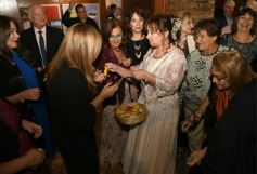 Foto de la galería: Una boda religiosa en la Iglesia Santos Mártires coronó la historia de amor de Luciana y Hugo