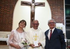 Foto de la galería: Una boda religiosa en la Iglesia Santos Mártires coronó la historia de amor de Luciana y Hugo