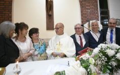 Foto de la galería: Una boda religiosa en la Iglesia Santos Mártires coronó la historia de amor de Luciana y Hugo