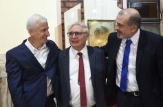Foto de la galería: Una boda religiosa en la Iglesia Santos Mártires coronó la historia de amor de Luciana y Hugo