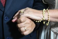 Foto de la galería: Una boda religiosa en la Iglesia Santos Mártires coronó la historia de amor de Luciana y Hugo