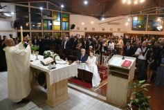 Foto de la galería: Una boda religiosa en la Iglesia Santos Mártires coronó la historia de amor de Luciana y Hugo