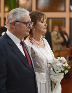 Foto de la galería: Una boda religiosa en la Iglesia Santos Mártires coronó la historia de amor de Luciana y Hugo