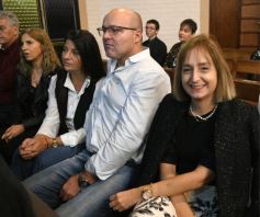 Foto de la galería: Una boda religiosa en la Iglesia Santos Mártires coronó la historia de amor de Luciana y Hugo