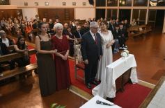 Foto de la galería: Una boda religiosa en la Iglesia Santos Mártires coronó la historia de amor de Luciana y Hugo