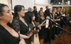 Foto de la galería: Una boda religiosa en la Iglesia Santos Mártires coronó la historia de amor de Luciana y Hugo