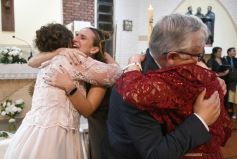 Foto de la galería: Una boda religiosa en la Iglesia Santos Mártires coronó la historia de amor de Luciana y Hugo