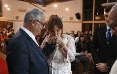 Foto de la galería: Una boda religiosa en la Iglesia Santos Mártires coronó la historia de amor de Luciana y Hugo