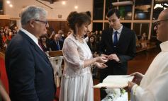 Foto de la galería: Una boda religiosa en la Iglesia Santos Mártires coronó la historia de amor de Luciana y Hugo