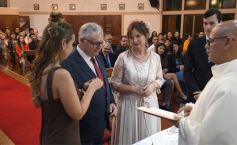 Foto de la galería: Una boda religiosa en la Iglesia Santos Mártires coronó la historia de amor de Luciana y Hugo