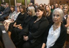 Foto de la galería: Una boda religiosa en la Iglesia Santos Mártires coronó la historia de amor de Luciana y Hugo