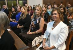 Foto de la galería: Una boda religiosa en la Iglesia Santos Mártires coronó la historia de amor de Luciana y Hugo