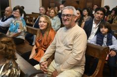 Foto de la galería: Una boda religiosa en la Iglesia Santos Mártires coronó la historia de amor de Luciana y Hugo