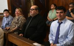 Foto de la galería: Una boda religiosa en la Iglesia Santos Mártires coronó la historia de amor de Luciana y Hugo