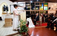 Foto de la galería: Una boda religiosa en la Iglesia Santos Mártires coronó la historia de amor de Luciana y Hugo
