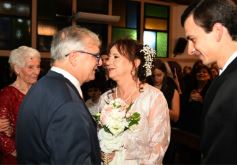Foto de la galería: Una boda religiosa en la Iglesia Santos Mártires coronó la historia de amor de Luciana y Hugo