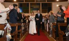 Foto de la galería: Una boda religiosa en la Iglesia Santos Mártires coronó la historia de amor de Luciana y Hugo