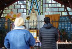 Foto de la galería: Miles de peregrinos llegaron hasta el santuario de Fátima con fe y devoción 