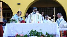Foto de la galería: Miles de peregrinos llegaron hasta el santuario de Fátima con fe y devoción 