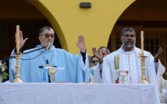 Foto de la galería: Miles de peregrinos llegaron hasta el santuario de Fátima con fe y devoción 