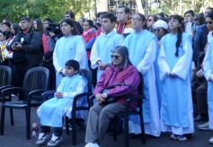 Foto de la galería: Miles de peregrinos llegaron hasta el santuario de Fátima con fe y devoción 