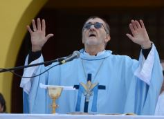 Foto de la galería: Miles de peregrinos llegaron hasta el santuario de Fátima con fe y devoción 