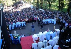 Foto de la galería: Miles de peregrinos llegaron hasta el santuario de Fátima con fe y devoción 