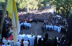 Foto de la galería: Miles de peregrinos llegaron hasta el santuario de Fátima con fe y devoción 